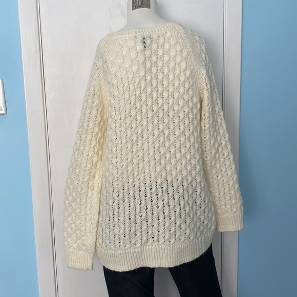 Oversized Cable Knit Sweater with high low dropped hemline - Picture 2 of 5